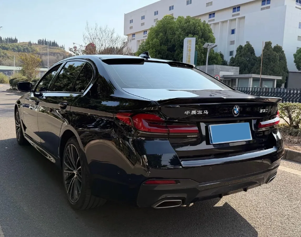 2022 BMW 5 Series 2.0T 252HP L4 8AT,autocango,china used car exporter,china ev exporter,chinese used car exporter,chinese used ev exporter