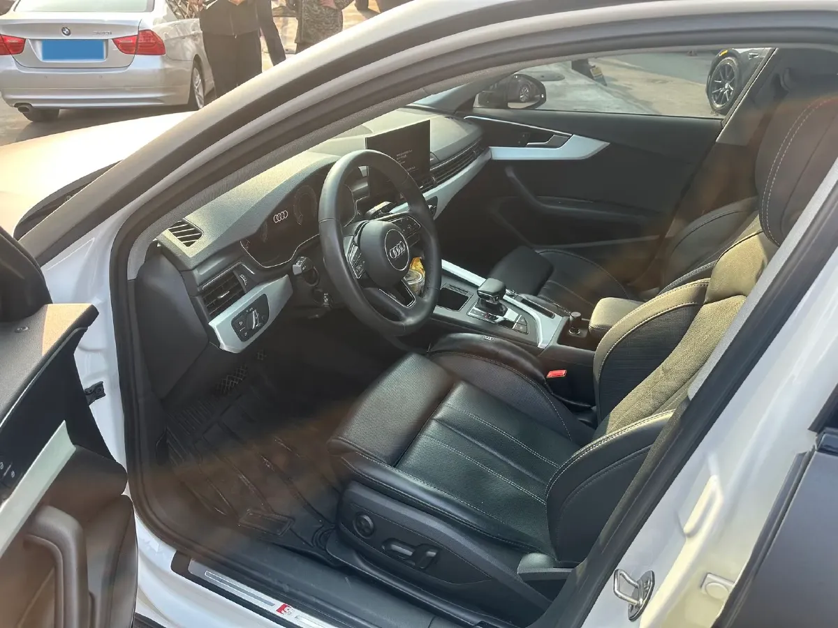 2022 Audi A4L 2.0T 190HP L4 7DCT,autocango,china used car exporter,china ev exporter,chinese used car exporter,chinese used ev exporter