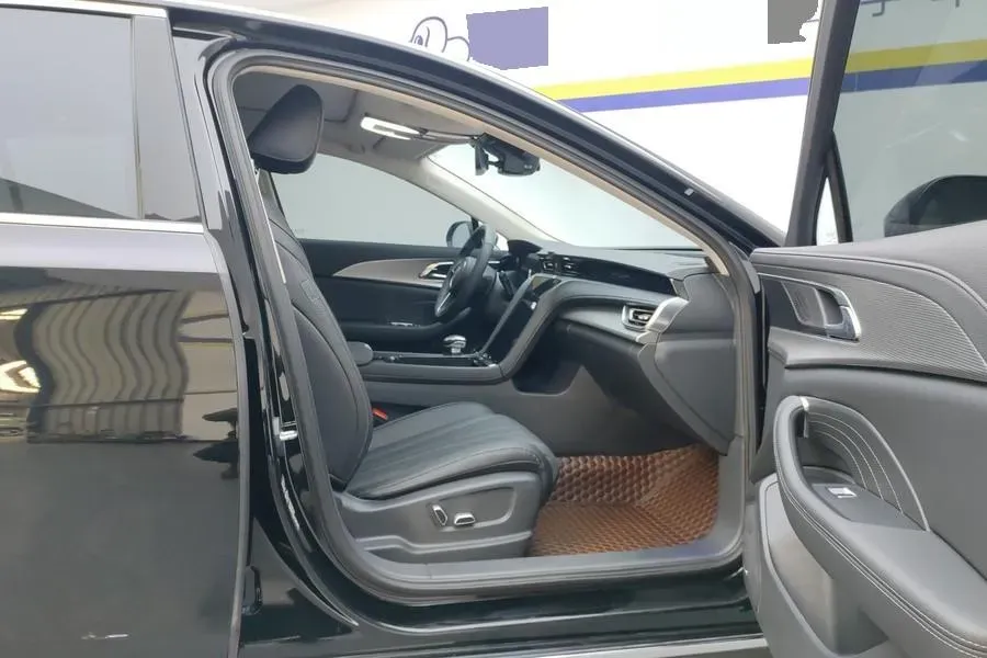 2024 HongQi H5 2.0T 224HP L4 8AT,autocango,china used car exporter,china ev exporter,chinese used car exporter,chinese used ev exporter