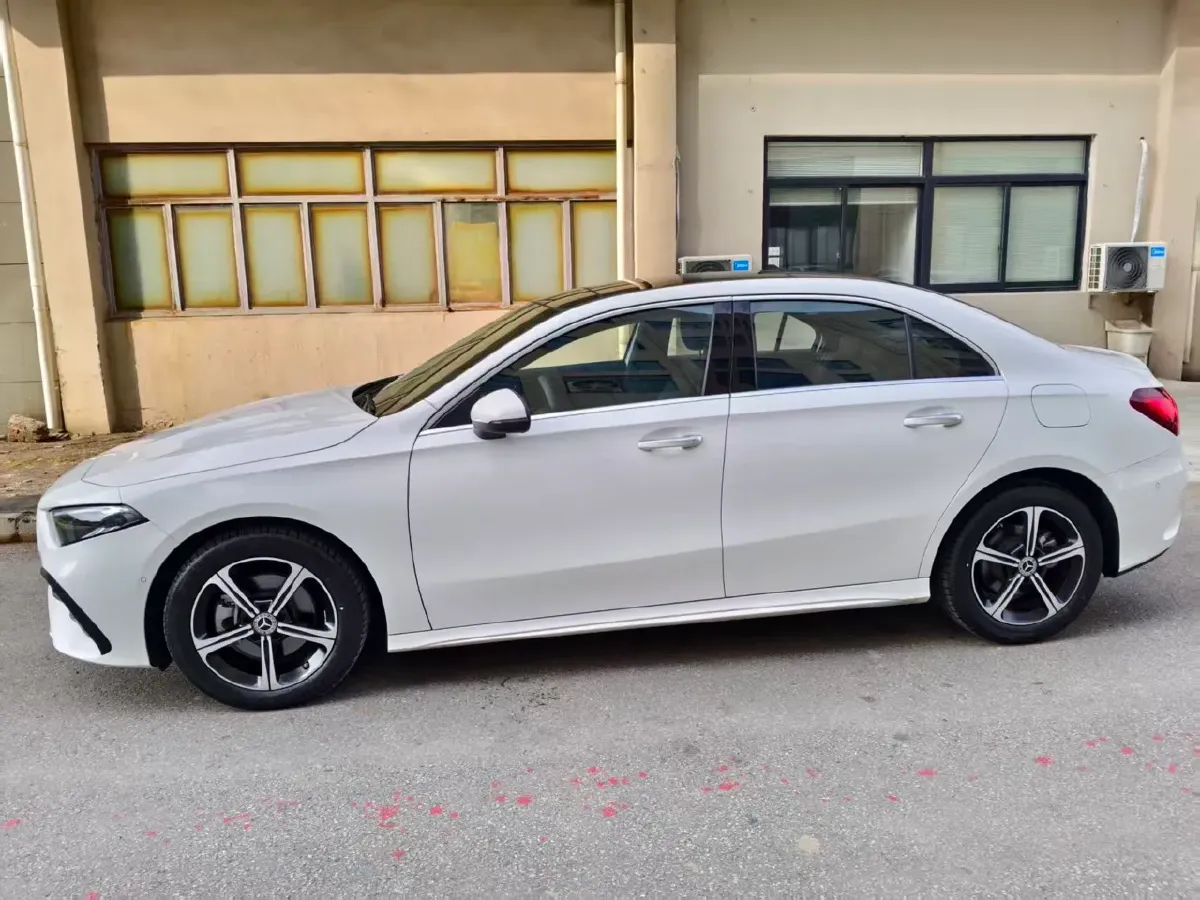 2024 Mercedes-Benz A Class 1.3T 163HP L4 7DCT,autocango,china used car exporter,china ev exporter,chinese used car exporter,chinese used ev exporter