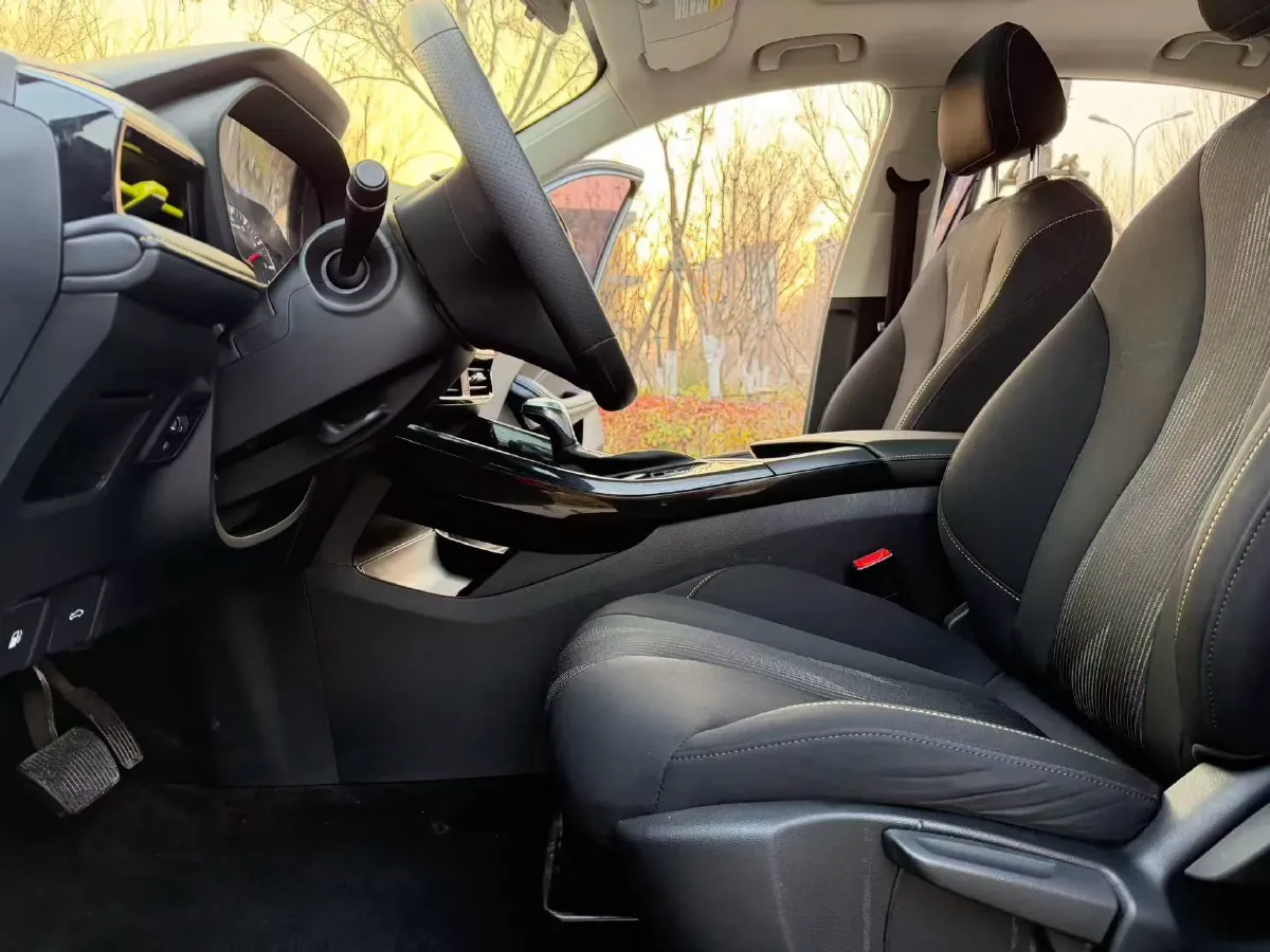 2021 Roewe i5 1.5L 120HP L4 CVT,autocango,china used car exporter,china ev exporter,chinese used car exporter,chinese used ev exporter