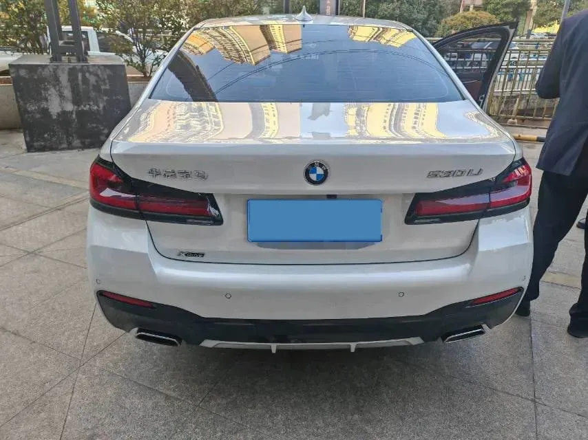 2022 BMW 5 Series 2.0T 252HP L4 8AT,autocango,china used car exporter,china ev exporter,chinese used car exporter,chinese used ev exporter