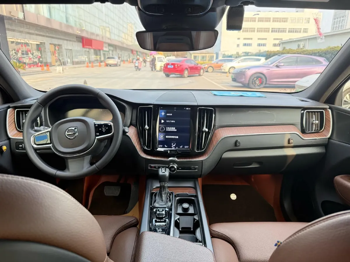 2021 Volvo XC60 2.0T 250HP L4 8AT,autocango,china used car exporter,china ev exporter,chinese used car exporter,chinese used ev exporter