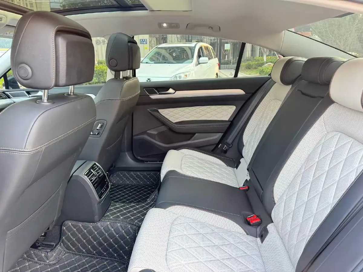 2025 Volkswagen Magotan 2.0T 186HP L4 7DCT,autocango,china used car exporter,china ev exporter,chinese used car exporter,chinese used ev exporter