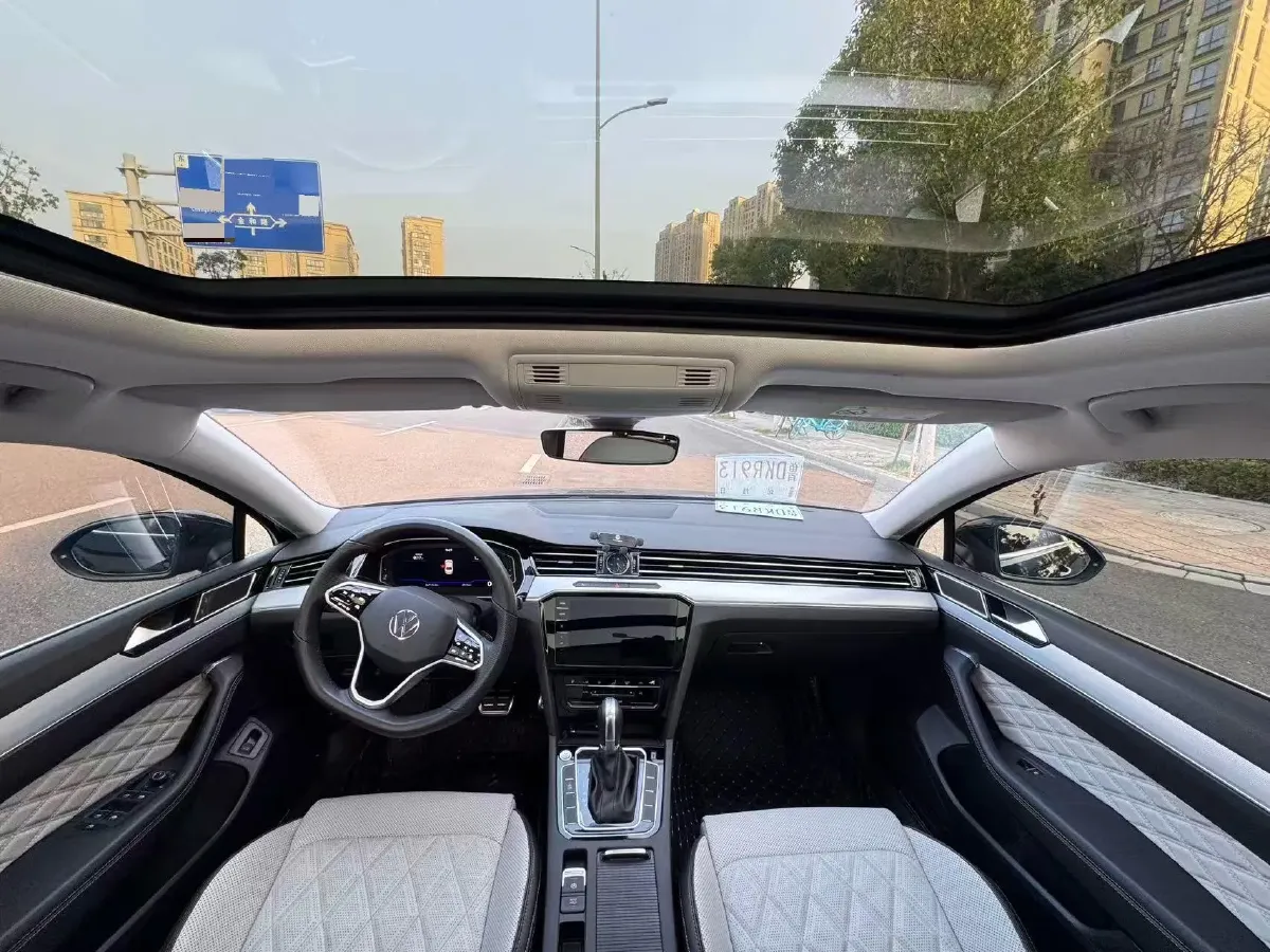 2025 Volkswagen Magotan 2.0T 186HP L4 7DCT,autocango,china used car exporter,china ev exporter,chinese used car exporter,chinese used ev exporter