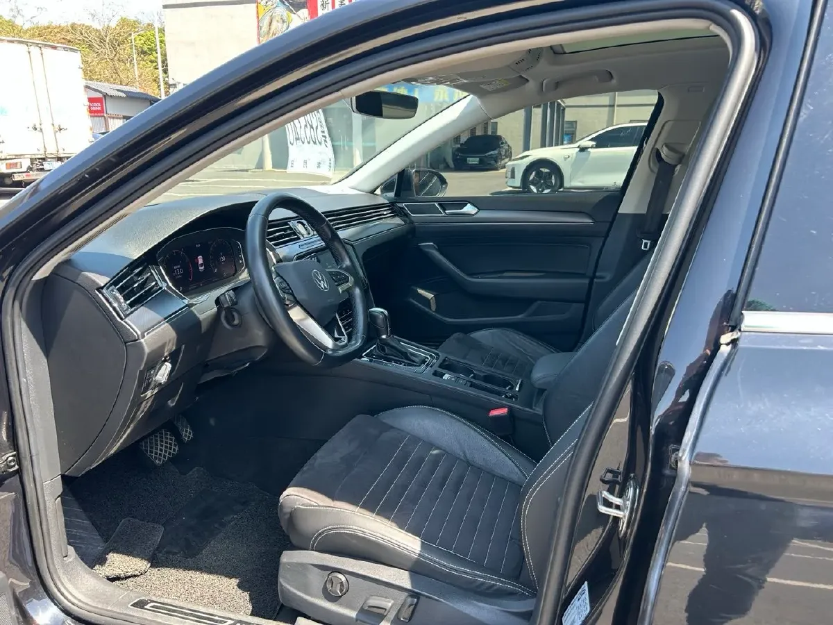 2020 Volkswagen Magotan 2.0T 186HP L4 7DCT,autocango,china used car exporter,china ev exporter,chinese used car exporter,chinese used ev exporter