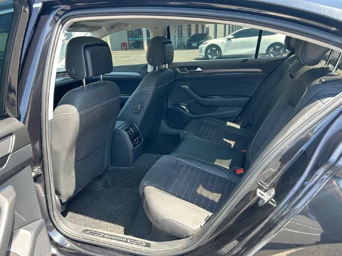 2020 Volkswagen Magotan 2.0T 186HP L4 7DCT,autocango,china used car exporter,china ev exporter,chinese used car exporter,chinese used ev exporter