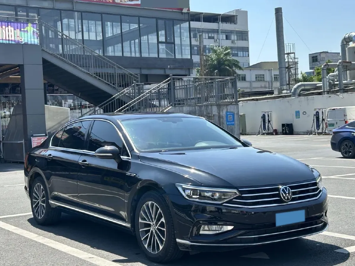2020 Volkswagen Magotan 2.0T 186HP L4 7DCT,autocango,china used car exporter,china ev exporter,chinese used car exporter,chinese used ev exporter