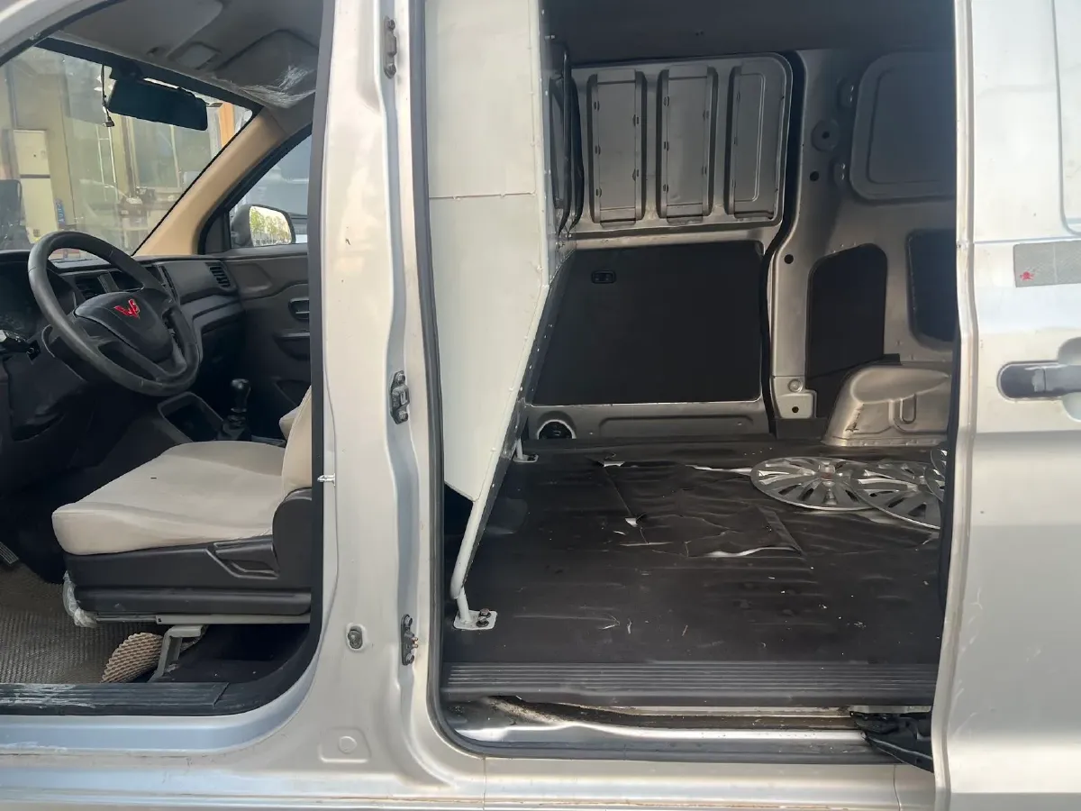 2021 WuLing RongGuang Mini Truck 1.2L 76HP L4 5MT,autocango,china used car exporter,china ev exporter,chinese used car exporter,chinese used ev exporter