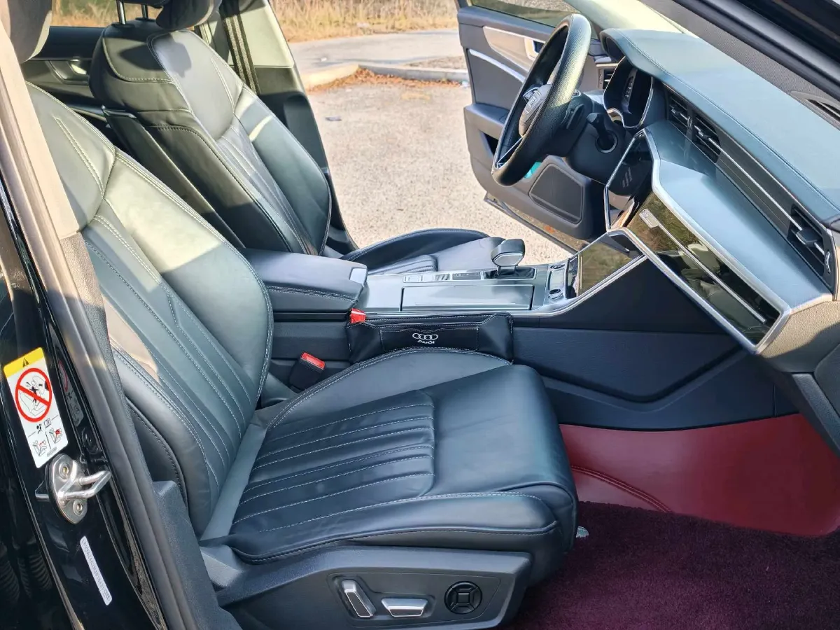 2022 Audi A6L 2.0T 224HP L4 7DCT,autocango,china used car exporter,china ev exporter,chinese used car exporter,chinese used ev exporter