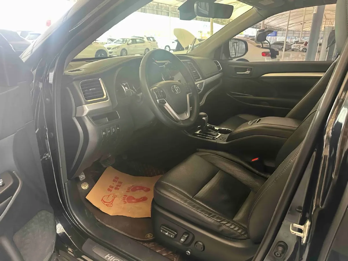 2018 Jeep Grand Commander 2.0T 265HP L4 9AT,autocango,china used car exporter,china ev exporter,chinese used car exporter,chinese used ev exporter