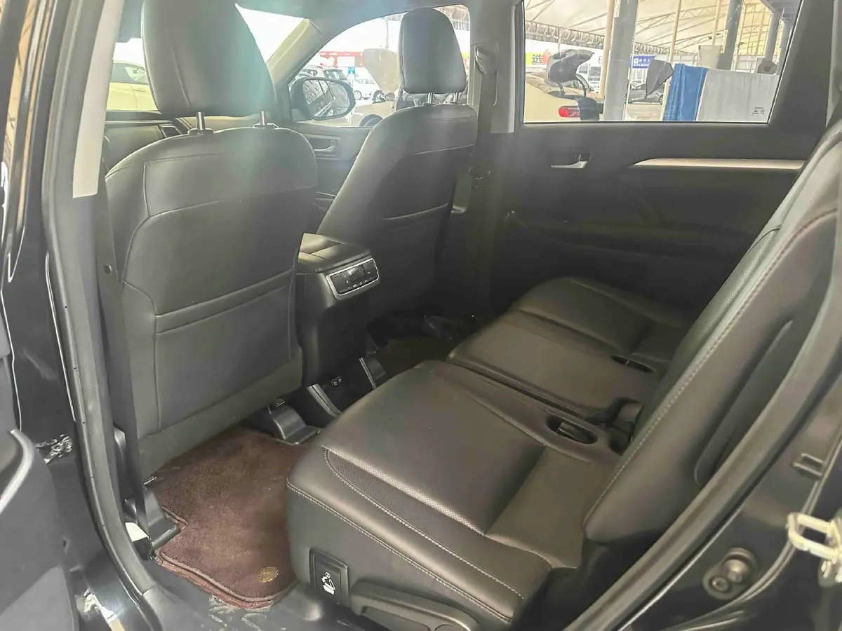 2018 Jeep Grand Commander 2.0T 265HP L4 9AT,autocango,china used car exporter,china ev exporter,chinese used car exporter,chinese used ev exporter