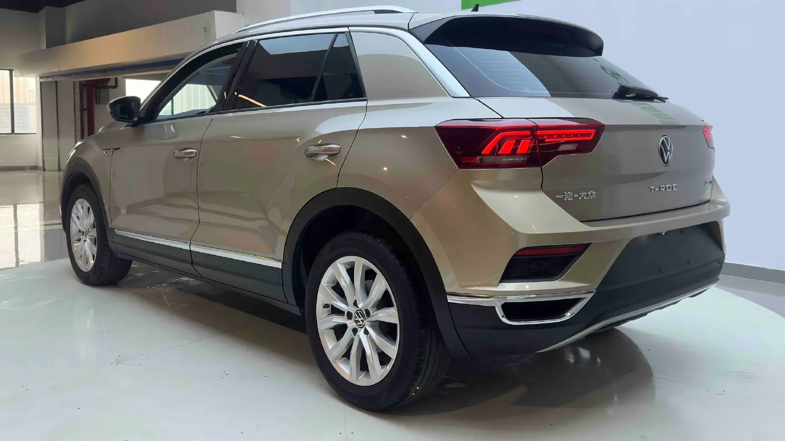 2021 Volkswagen T-Roc 1.4T 150HP L4 7DCT,autocango,china used car exporter,china ev exporter,chinese used car exporter,chinese used ev exporter