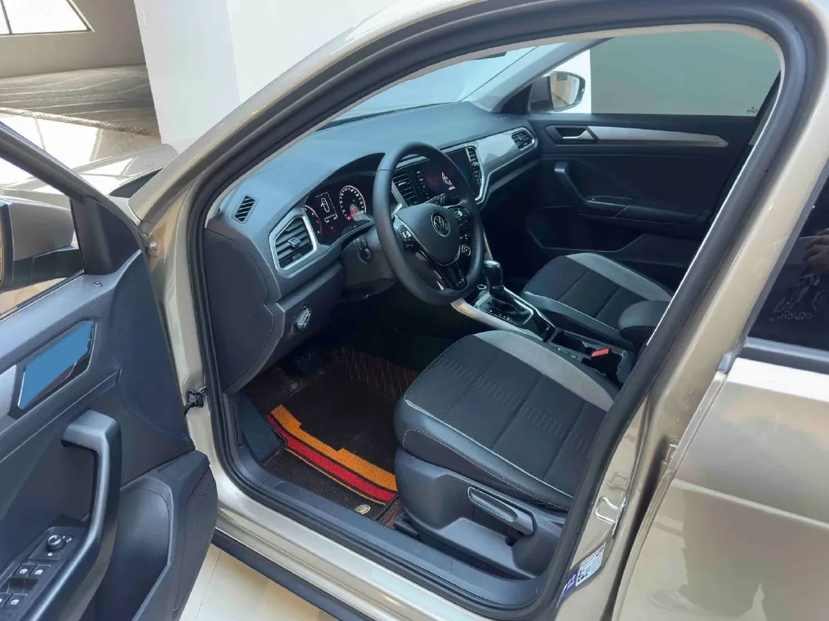 2021 Volkswagen T-Roc 1.4T 150HP L4 7DCT,autocango,china used car exporter,china ev exporter,chinese used car exporter,chinese used ev exporter