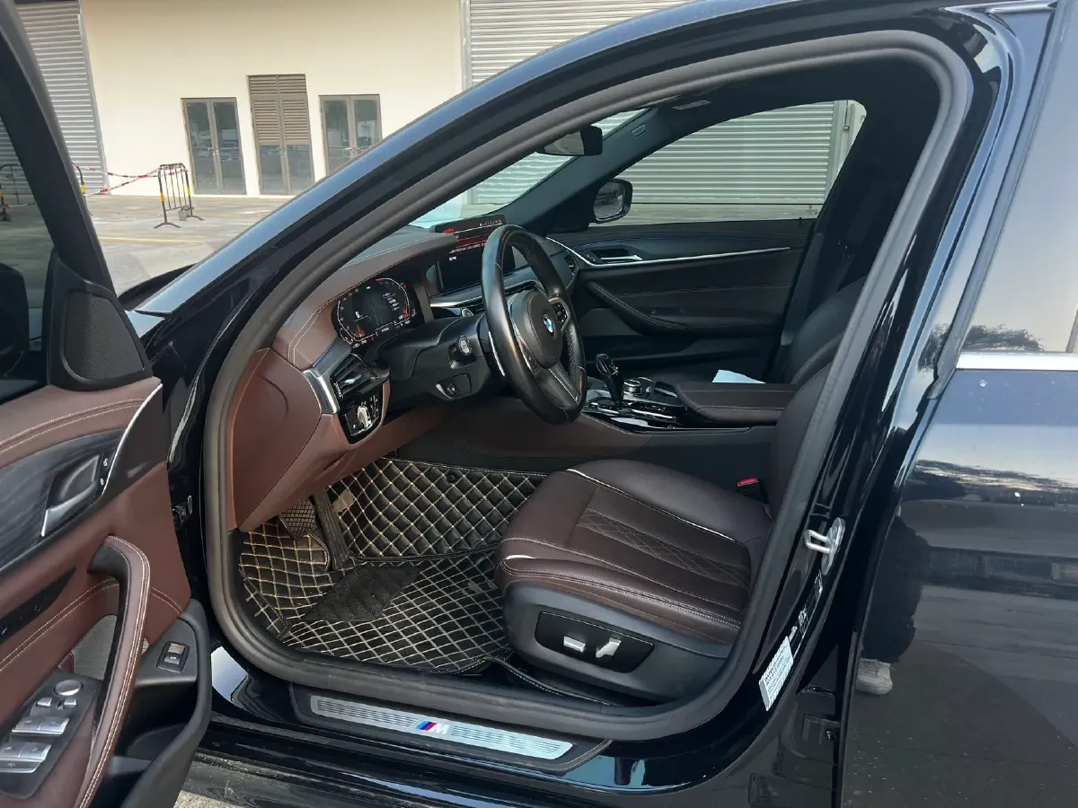 2022 BMW 5 Series 2.0T 252HP L4 8AT,autocango,china used car exporter,china ev exporter,chinese used car exporter,chinese used ev exporter