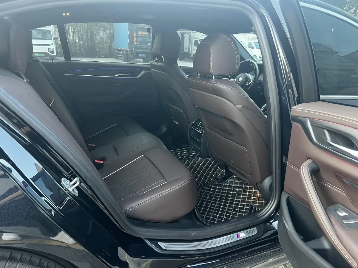 2022 BMW 5 Series 2.0T 252HP L4 8AT,autocango,china used car exporter,china ev exporter,chinese used car exporter,chinese used ev exporter