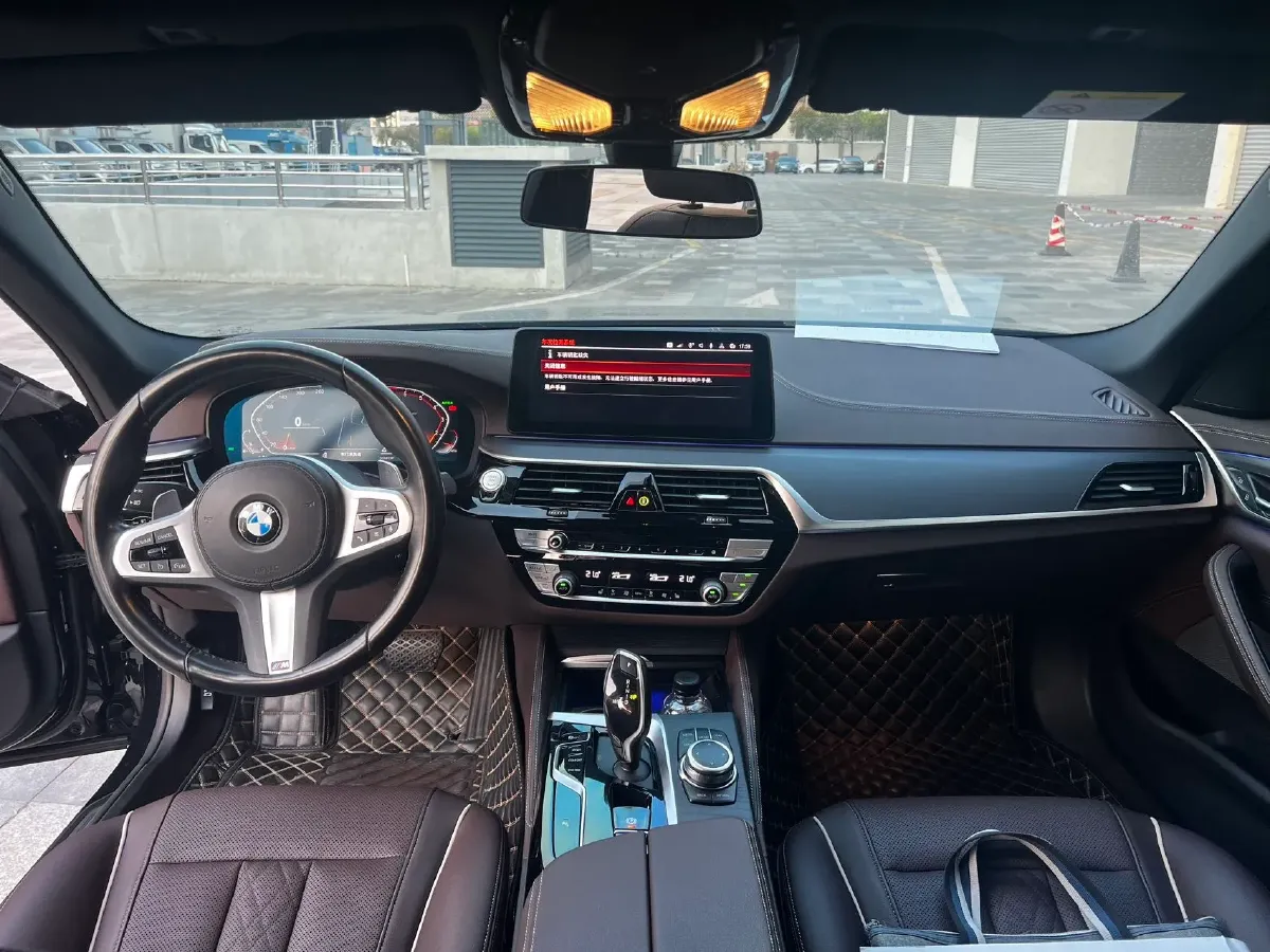 2022 BMW 5 Series 2.0T 252HP L4 8AT,autocango,china used car exporter,china ev exporter,chinese used car exporter,chinese used ev exporter