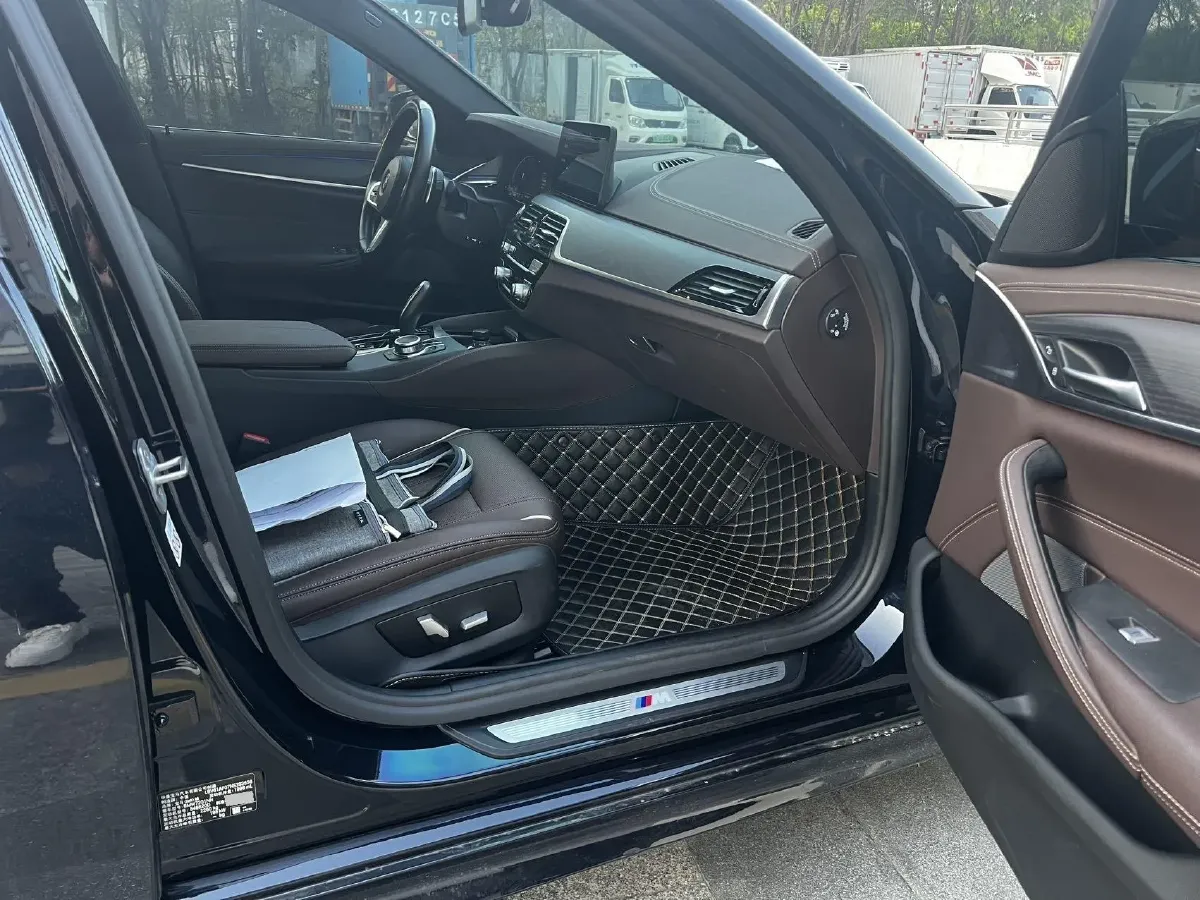 2022 BMW 5 Series 2.0T 252HP L4 8AT,autocango,china used car exporter,china ev exporter,chinese used car exporter,chinese used ev exporter