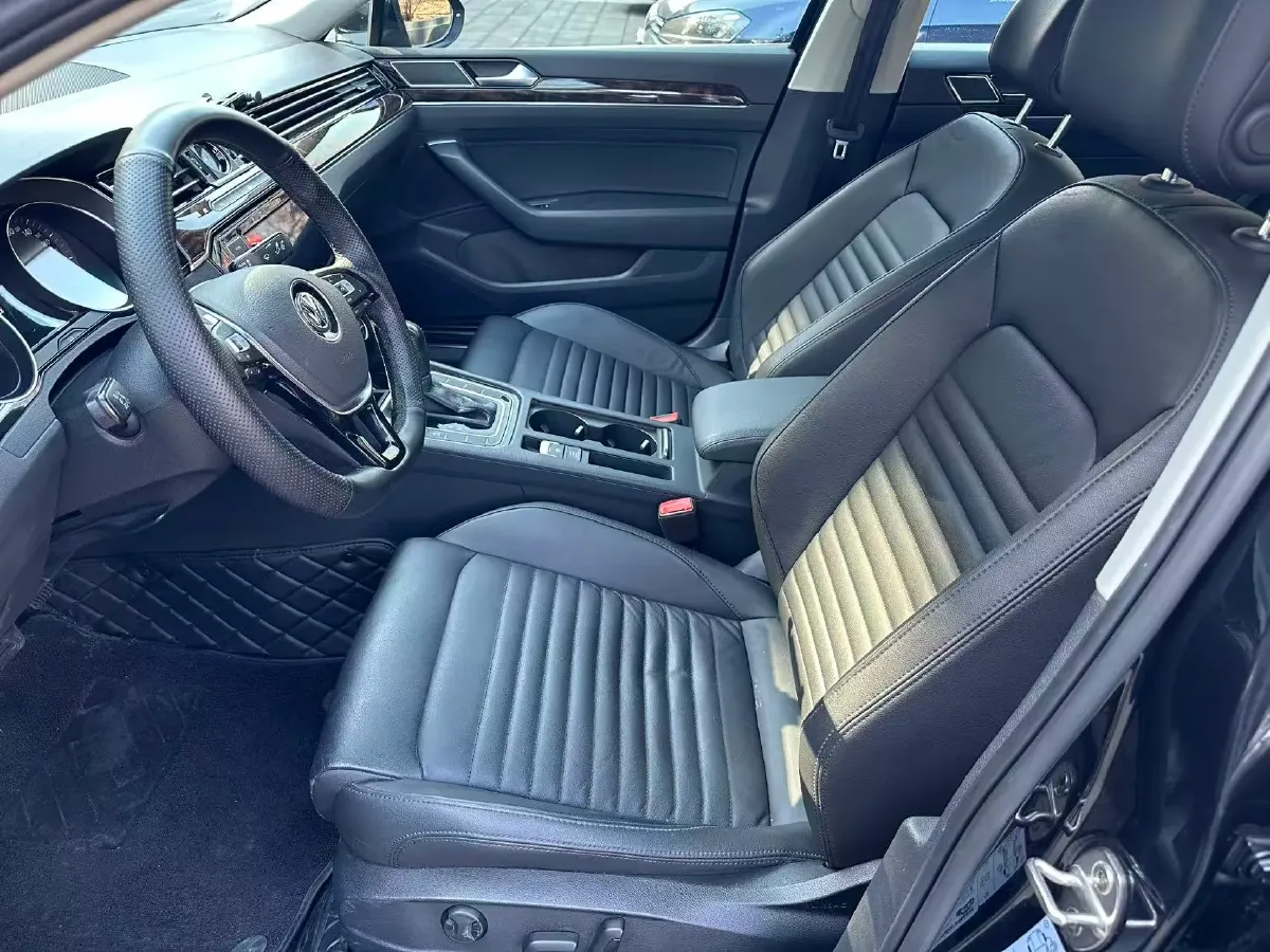 2019 Volkswagen Magotan 2.0T 186HP L4 7DCT,autocango,china used car exporter,china ev exporter,chinese used car exporter,chinese used ev exporter