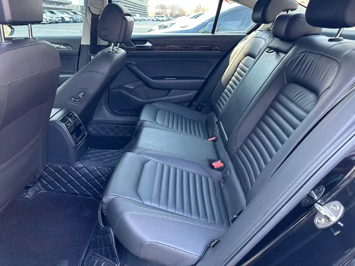 2019 Volkswagen Magotan 2.0T 186HP L4 7DCT,autocango,china used car exporter,china ev exporter,chinese used car exporter,chinese used ev exporter