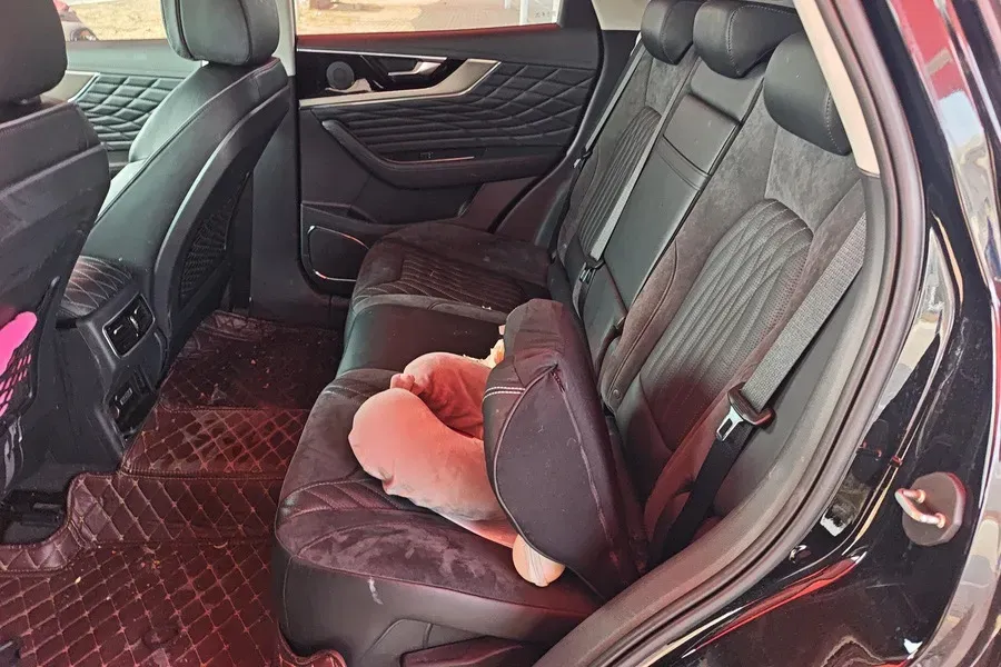 2022 HongQi HS5 2.0T 224HP L4 6AT,autocango,china used car exporter,china ev exporter,chinese used car exporter,chinese used ev exporter