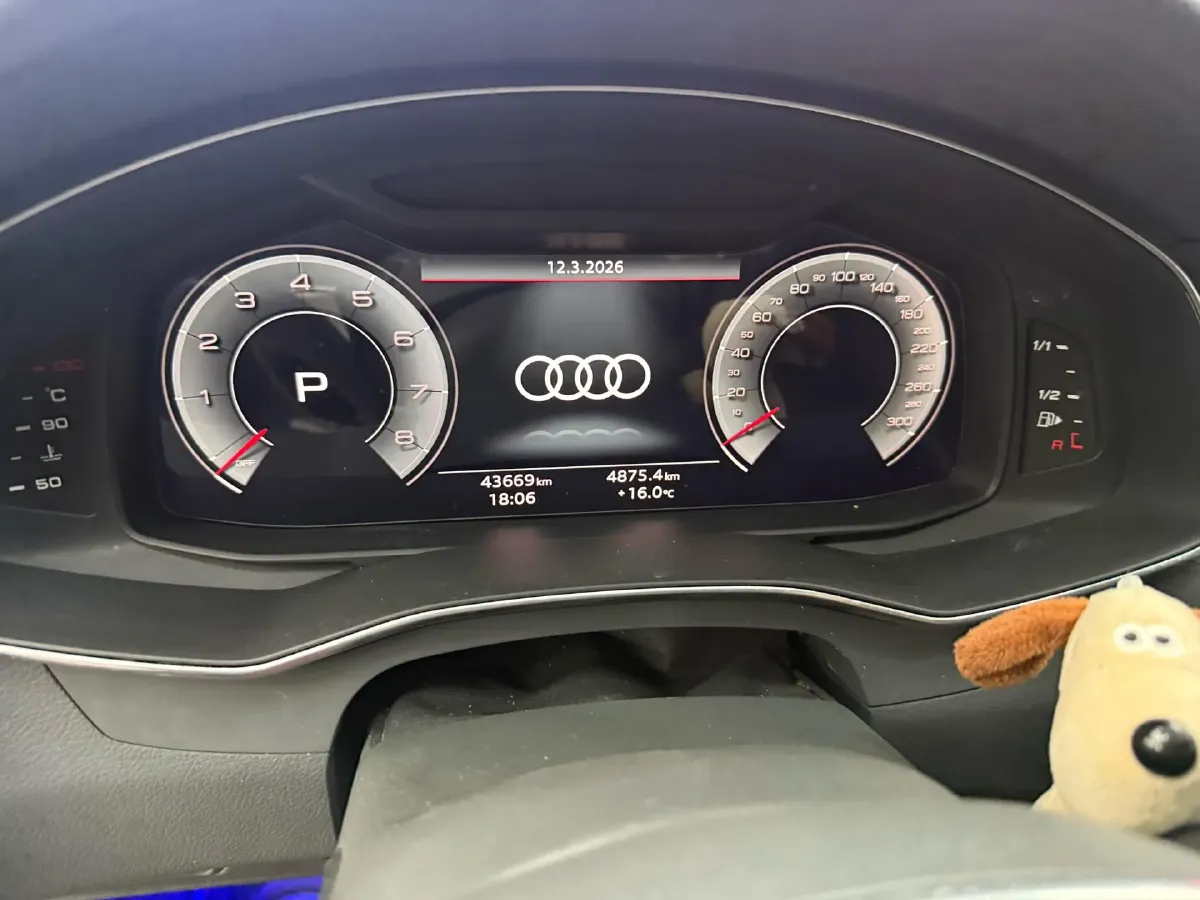 2024 Audi A7L 2.0T 245HP L4 7DCT,autocango,china used car exporter,china ev exporter,chinese used car exporter,chinese used ev exporter