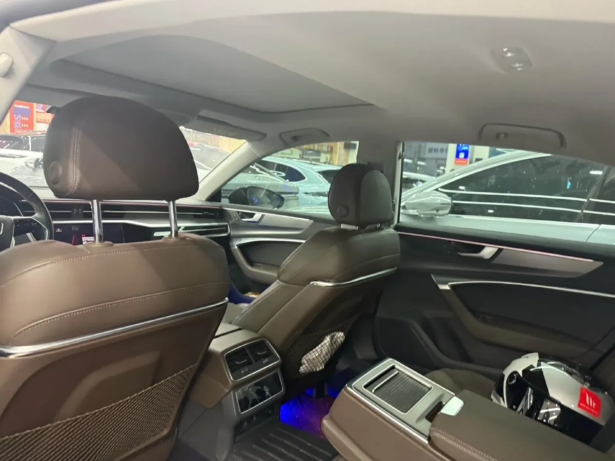 2024 Audi A7L 2.0T 245HP L4 7DCT,autocango,china used car exporter,china ev exporter,chinese used car exporter,chinese used ev exporter