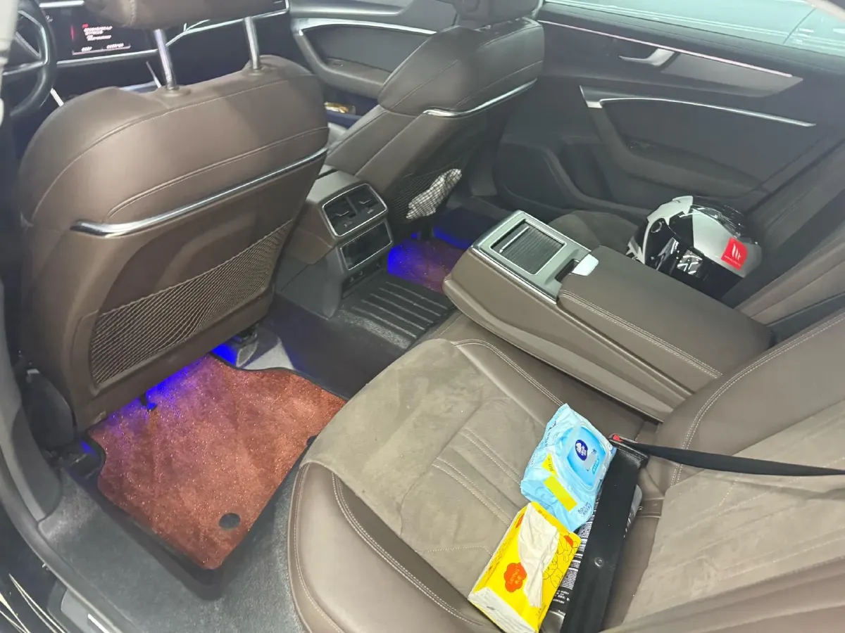 2024 Audi A7L 2.0T 245HP L4 7DCT,autocango,china used car exporter,china ev exporter,chinese used car exporter,chinese used ev exporter