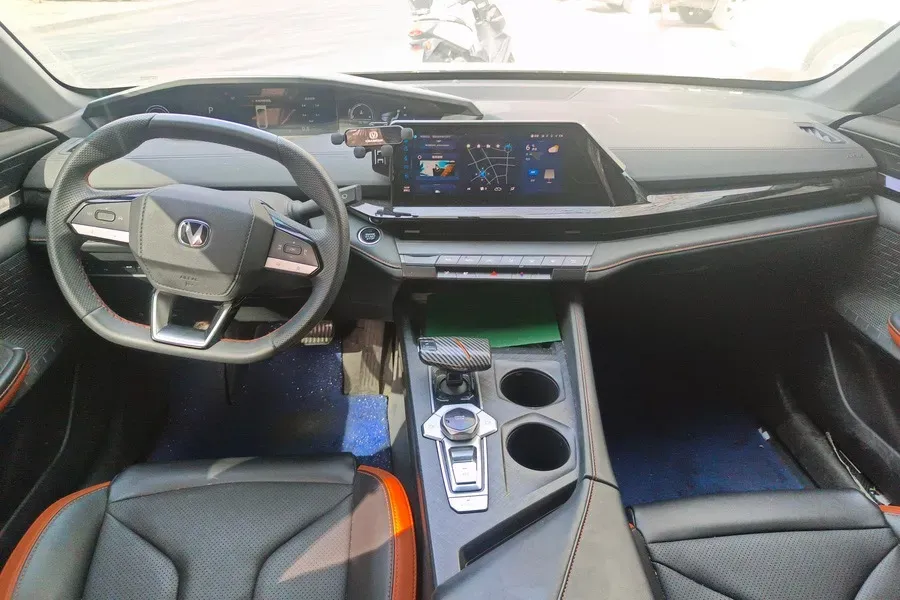 2023 ChangAn UNI-V 1.5T 188HP L4 7DCT,autocango,china used car exporter,china ev exporter,chinese used car exporter,chinese used ev exporter