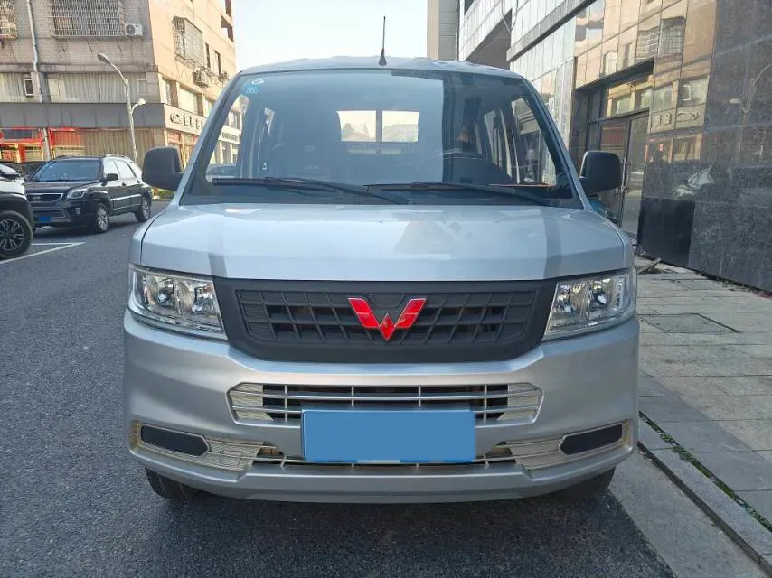 2021 WuLing RongGuang New Truck 1.8L 125HP L4 5MT,autocango,china used car exporter,china ev exporter,chinese used car exporter,chinese used ev exporter