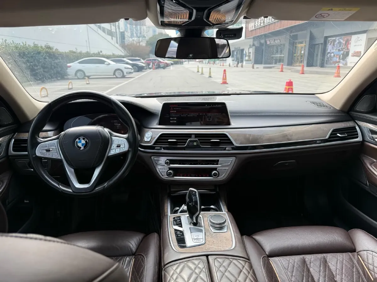 2021 BMW 7 Series 3.0T 340HP L6 8AT,autocango,china used car exporter,china ev exporter,chinese used car exporter,chinese used ev exporter