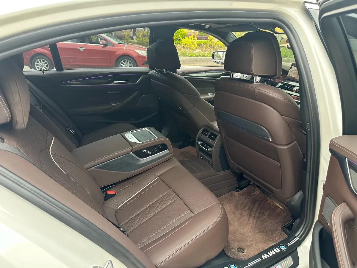 2022 BMW 5 Series 2.0T 252HP L4 8AT,autocango,china used car exporter,china ev exporter,chinese used car exporter,chinese used ev exporter