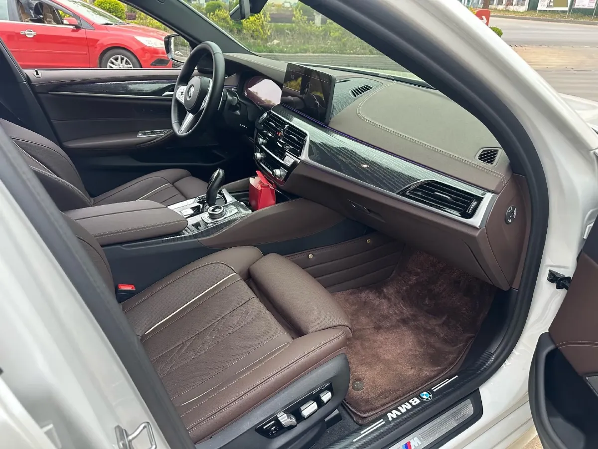 2022 BMW 5 Series 2.0T 252HP L4 8AT,autocango,china used car exporter,china ev exporter,chinese used car exporter,chinese used ev exporter