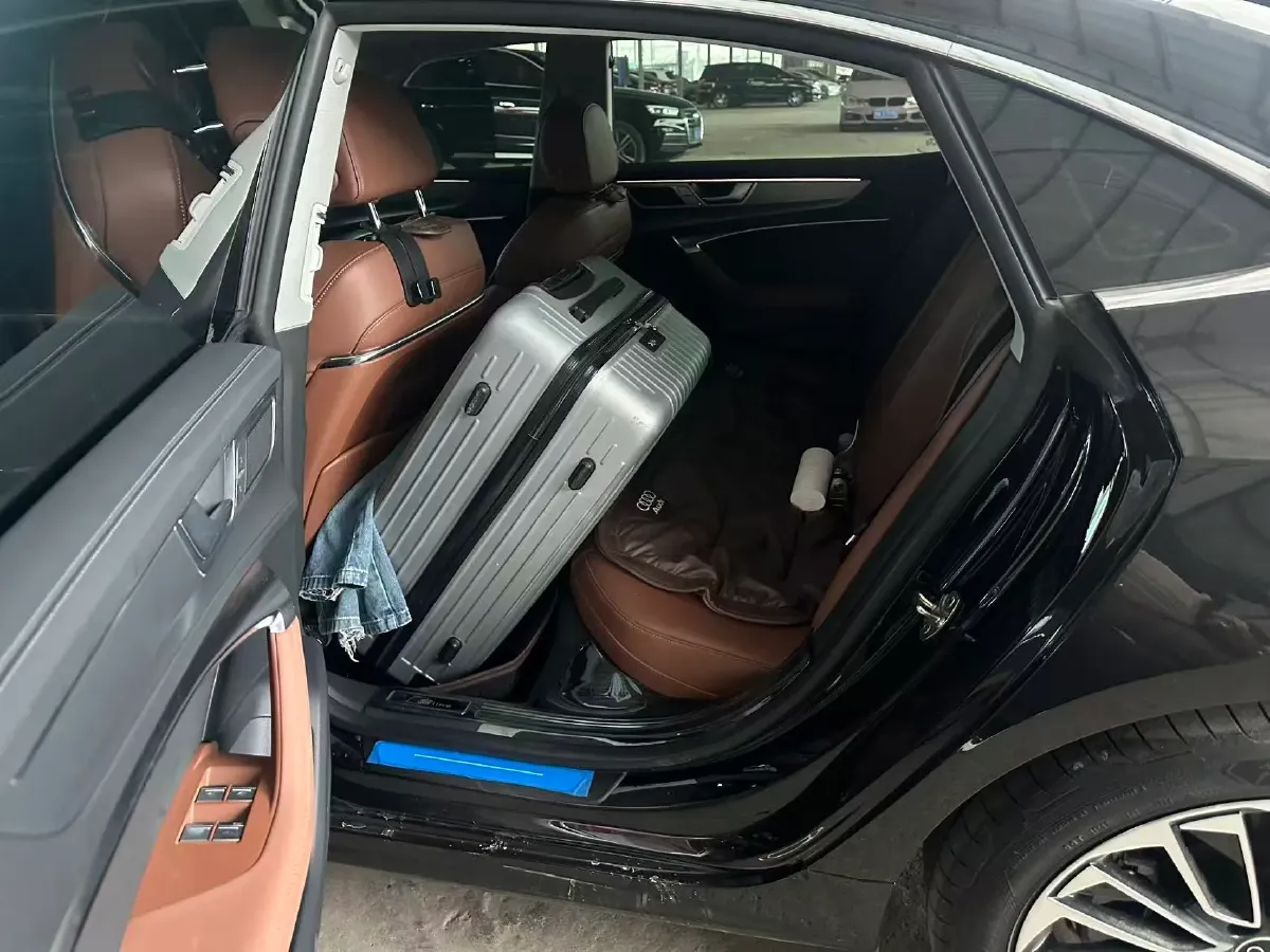 2024 Audi A7L 2.0T 245HP L4 7DCT,autocango,china used car exporter,china ev exporter,chinese used car exporter,chinese used ev exporter