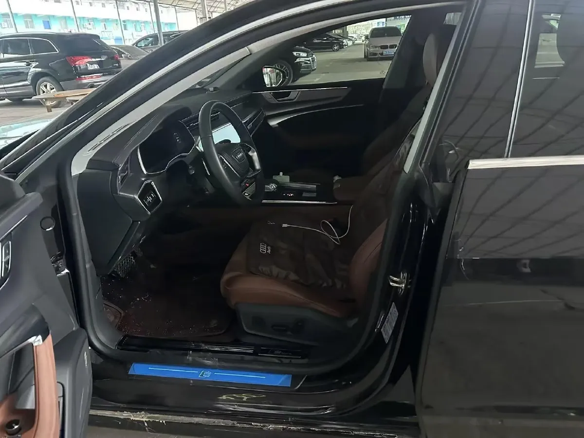 2024 Audi A7L 2.0T 245HP L4 7DCT,autocango,china used car exporter,china ev exporter,chinese used car exporter,chinese used ev exporter