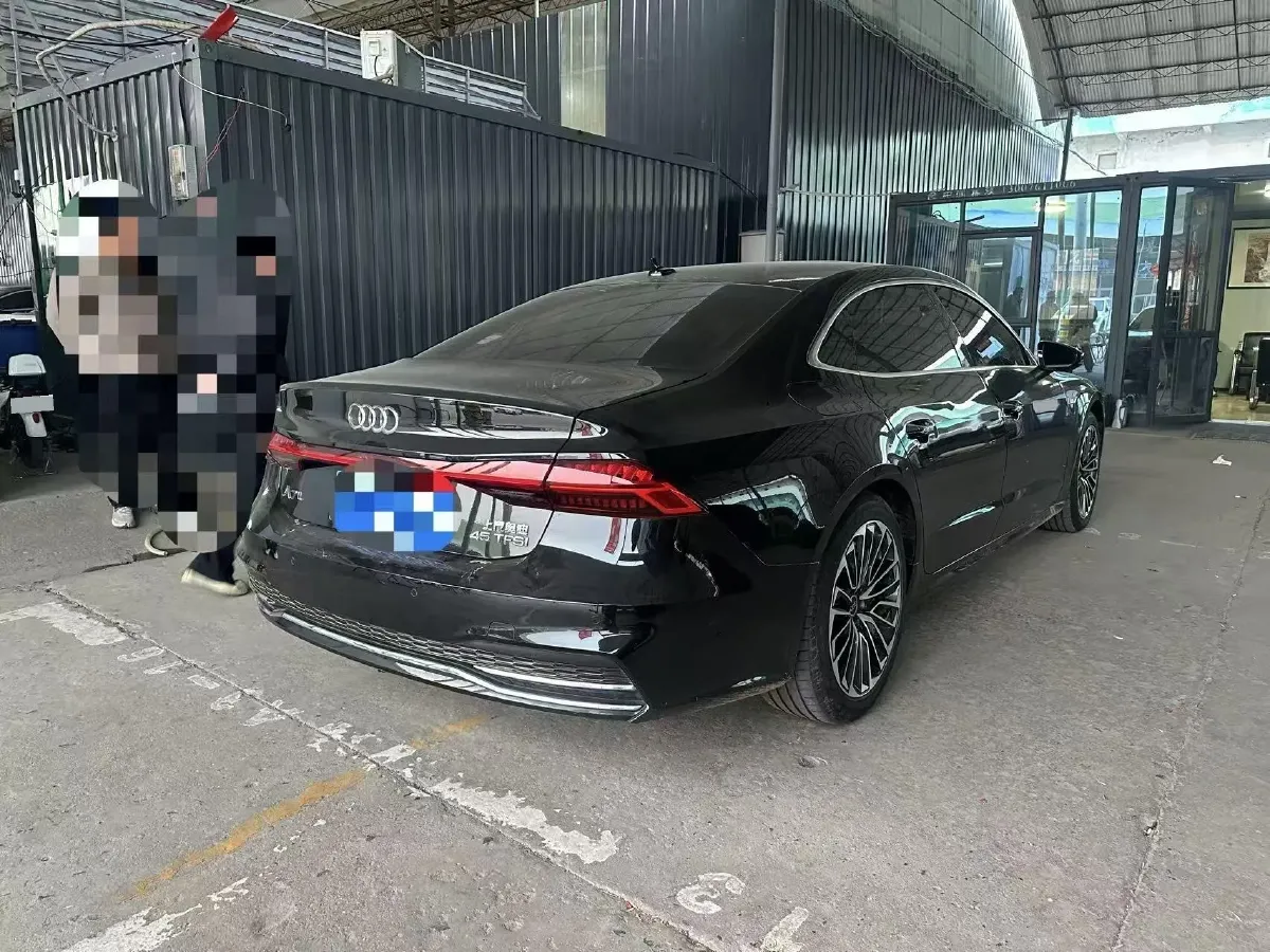 2024 Audi A7L 2.0T 245HP L4 7DCT,autocango,china used car exporter,china ev exporter,chinese used car exporter,chinese used ev exporter