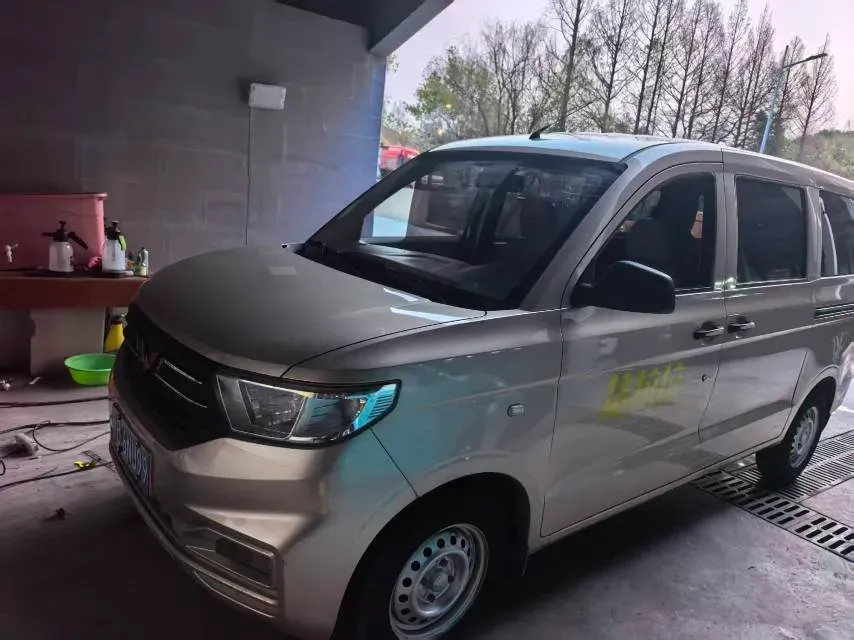 2019 WuLing HongGuang V 1.5L 99HP L4 6MT,autocango,china used car exporter,china ev exporter,chinese used car exporter,chinese used ev exporter