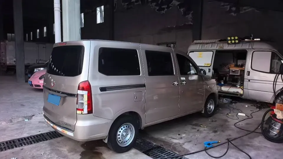 2019 WuLing HongGuang V 1.5L 99HP L4 6MT,autocango,china used car exporter,china ev exporter,chinese used car exporter,chinese used ev exporter