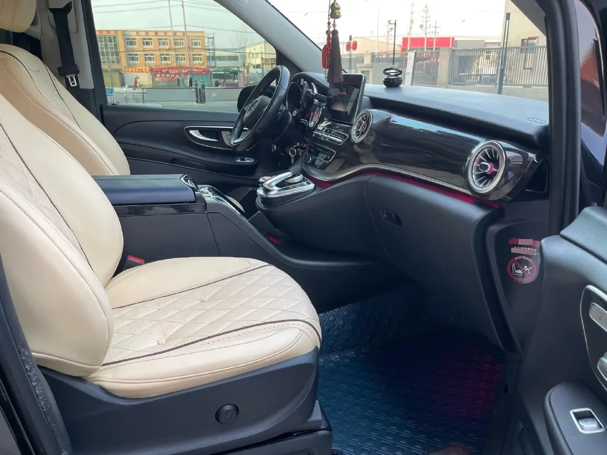 2018 Mercedes-Benz C Class 2.0T 245HP L4 9AT,autocango,china used car exporter,china ev exporter,chinese used car exporter,chinese used ev exporter