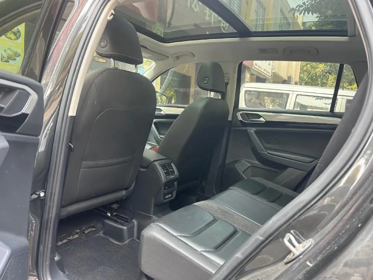 2019 Jeep Cherokee 2.0T 234HP L4 9AT,autocango,china used car exporter,china ev exporter,chinese used car exporter,chinese used ev exporter