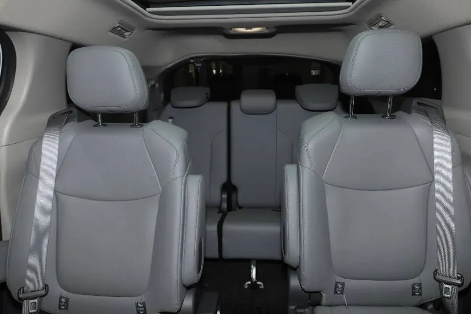 2023 Toyota Granvia 2.5L 189HP L4 E-CVT Hybrid,autocango,china used car exporter,china ev exporter,chinese used car exporter,chinese used ev exporter