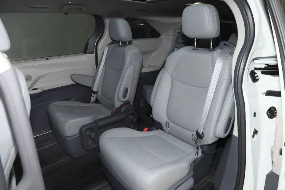 2023 Toyota Granvia 2.5L 189HP L4 E-CVT Hybrid,autocango,china used car exporter,china ev exporter,chinese used car exporter,chinese used ev exporter