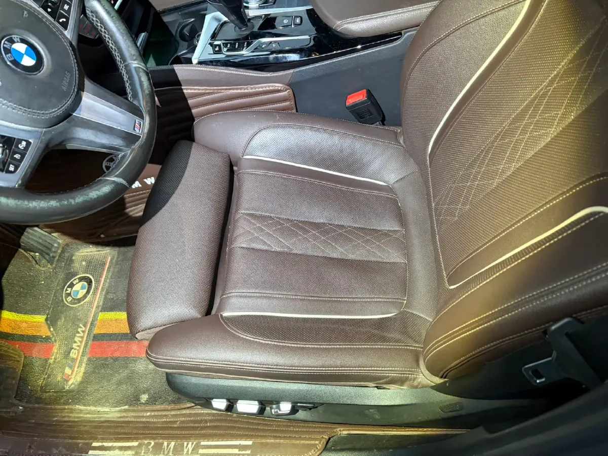 2021 BMW 5 Series 2.0T 252HP L4 8AT,autocango,china used car exporter,china ev exporter,chinese used car exporter,chinese used ev exporter