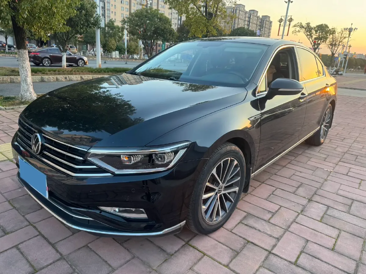 2020 Volkswagen Magotan 2.0T 186HP L4 7DCT,autocango,china used car exporter,china ev exporter,chinese used car exporter,chinese used ev exporter