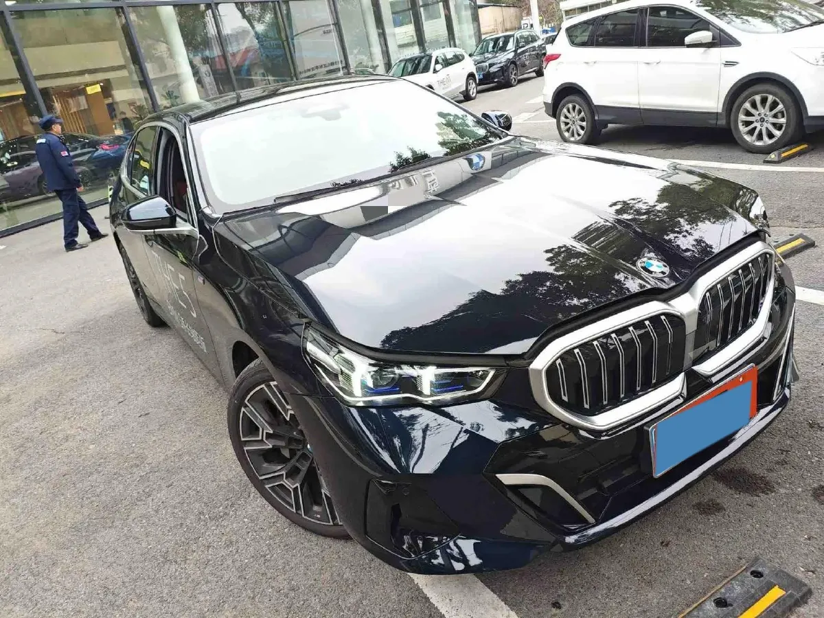 2025 BMW 5 Series 2.0T 258HP L4 8AT,autocango,china used car exporter,china ev exporter,chinese used car exporter,chinese used ev exporter