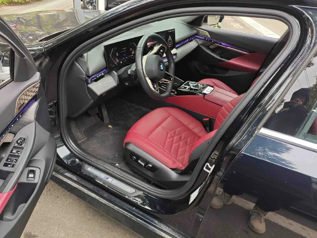 2025 BMW 5 Series 2.0T 258HP L4 8AT,autocango,china used car exporter,china ev exporter,chinese used car exporter,chinese used ev exporter