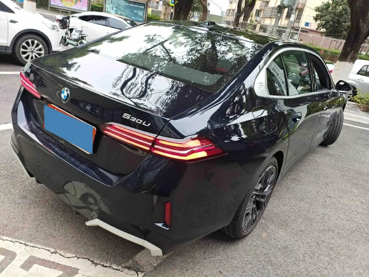 2025 BMW 5 Series 2.0T 258HP L4 8AT,autocango,china used car exporter,china ev exporter,chinese used car exporter,chinese used ev exporter