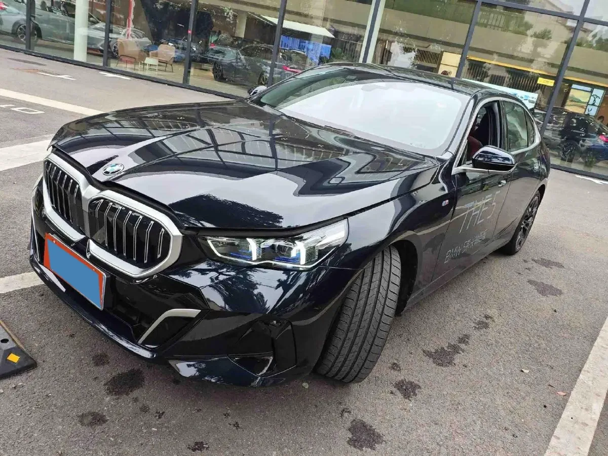 2025 BMW 5 Series 2.0T 258HP L4 8AT,autocango,china used car exporter,china ev exporter,chinese used car exporter,chinese used ev exporter