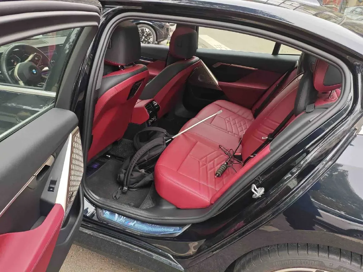 2025 BMW 5 Series 2.0T 258HP L4 8AT,autocango,china used car exporter,china ev exporter,chinese used car exporter,chinese used ev exporter