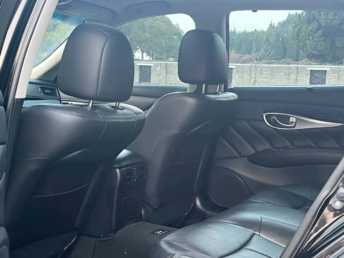 2015 Infiniti Q70 2.5L 222HP V6 7AT,autocango,china used car exporter,china ev exporter,chinese used car exporter,chinese used ev exporter